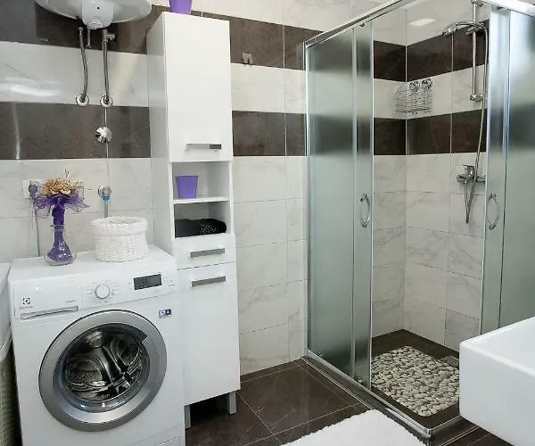 Apartamento 1 *